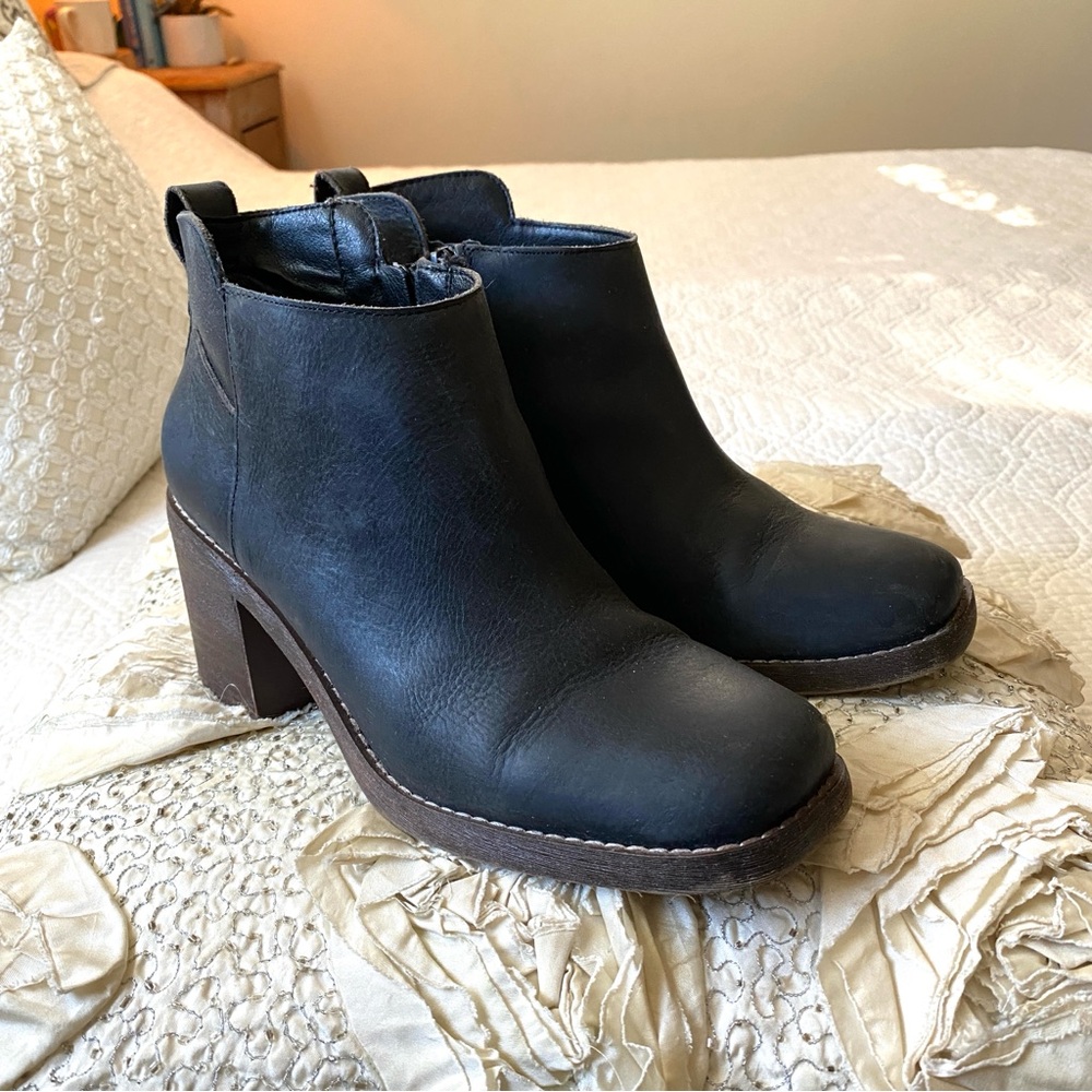 Crown Vintage Black Leather Hashel Square Toe Boots Size 8